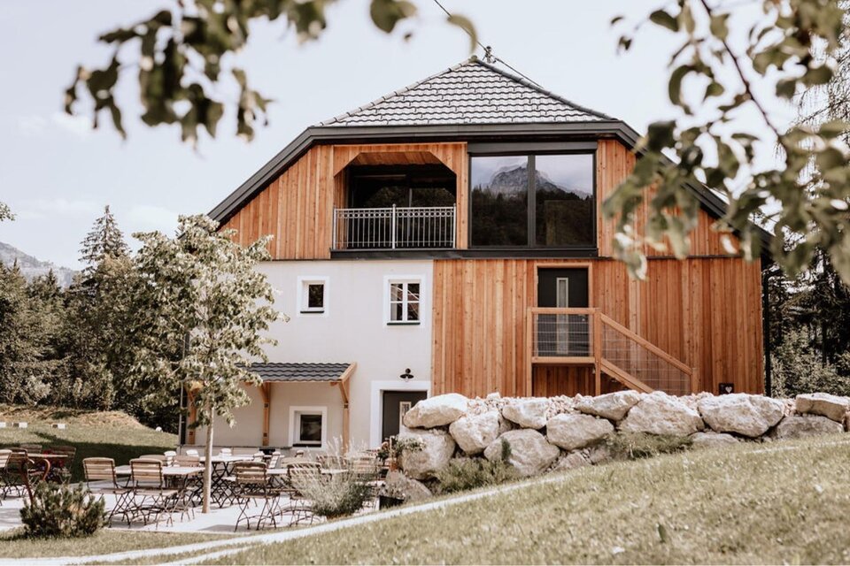 Eine Außenansicht der Hotels Schutzhaus am hohen Camper in Bad Aussee. | © Das Schutzhaus am hohen Camper
