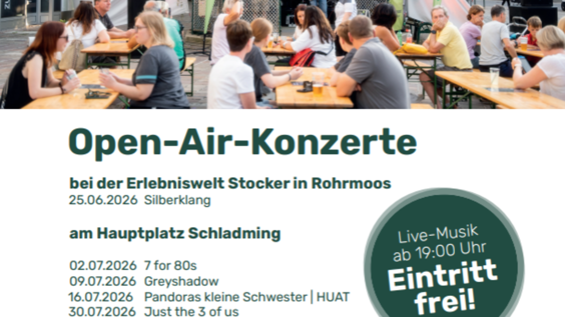 Ein Plakat für die Schladmin-Dachstein Nights mit Informationen zu Open-Air-Konzerten. Es zeigt eine lebendige Atmosphäre mit Menschen, die an Tischen sitzen und entspannen. | © TVB SD