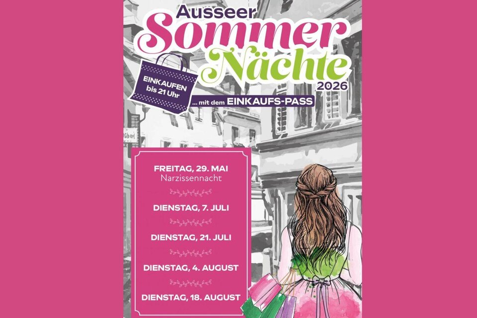 Der pink und grau gestaltete Flyer zeigt die Termine in 2026 für die Ausseer Sommernächte. Es ist eine Karikatur einer Dame mit Ausseer irndl zu sehen.  | © Stadtmarketing Bad Aussee