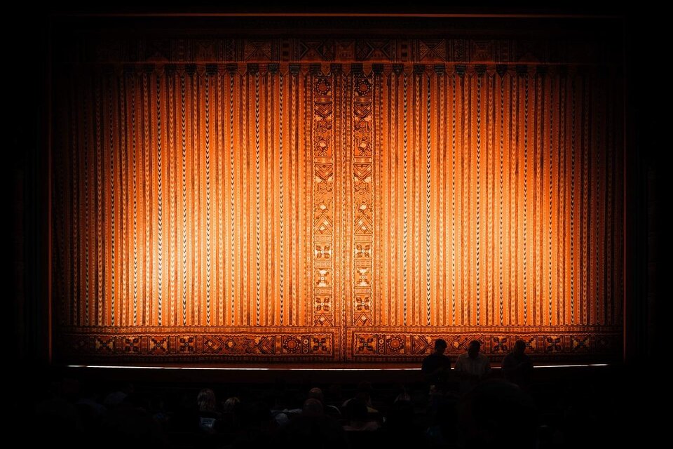 Foto einer Theaterbühne | © Pixabay