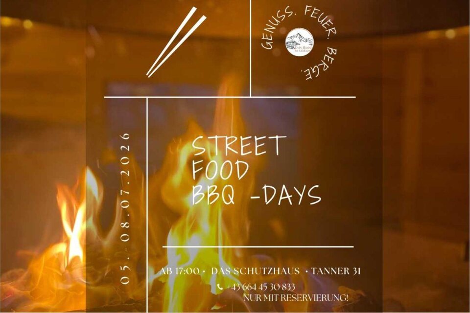 Der Flyer beschreibt die Street Food & BBQ Days von 05. - 08. Juli 2026. Im Hintergund des Textes ist ein Bild eines brennenden Feuers zu sehen.  | ©  Schutzhaus, Bad Aussee, www.schutzhaus-ausseerland.at