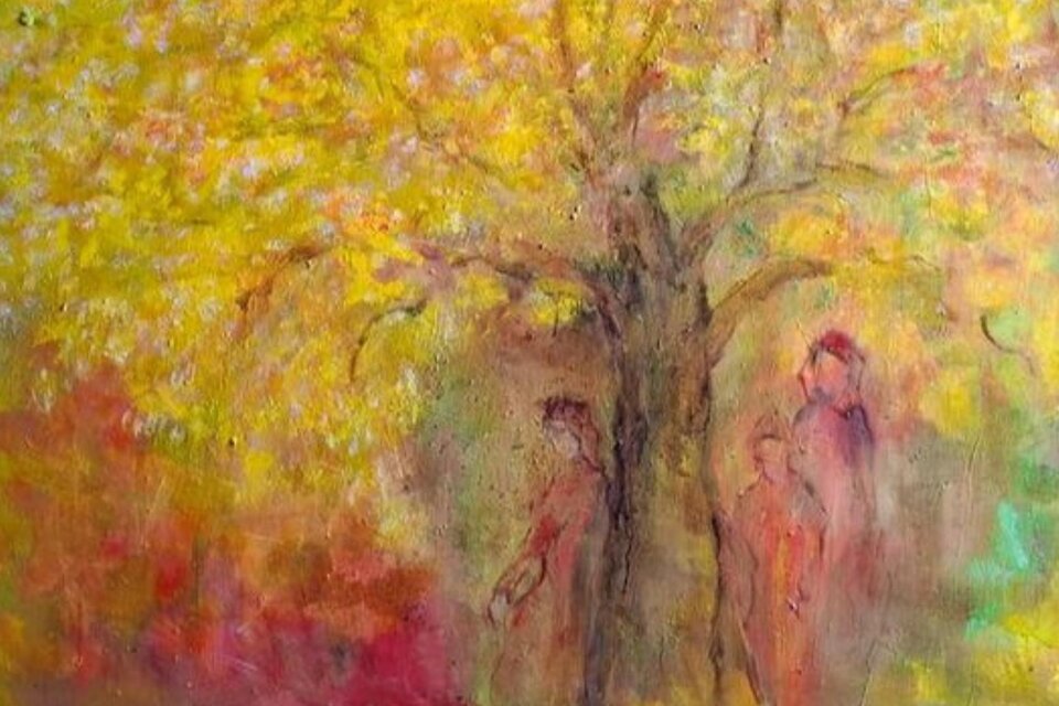 Ein impressionistisches Bild mit einem großen Baum, der leuchtend gelbe Blätter hat. Im Vordergrund sind schemenhafte Figuren in warmer Farbgebung zu sehen. | © Kulturelle ARGE Grundlsee