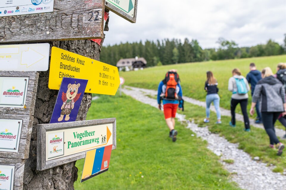 Wegweiser_Vogelbeer_Panoramaweg_Almenland | © Oststeiermark Tourismus
