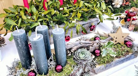 Weihnachtsmarkt, Grundlsee, Gößl, Adventgestecke | © Sabine Fischer | Sabine Fischer | © Sabine Fischer