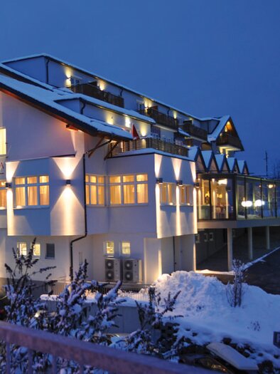 A Vital-Hotel-Styria éjszaka és hóval borítva a Fladnitz an der Teichalm községben | © Vital-Hotel-Styria