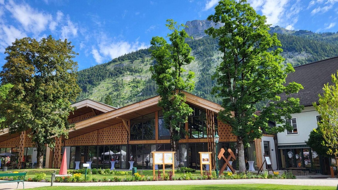 <p>Der neu erbaute Veranstalltungssaal im Kurpakr in Altaussee.</p> | © Petra Kirchschlager/ Tourismusverband Ausseerland Salzkammergut
