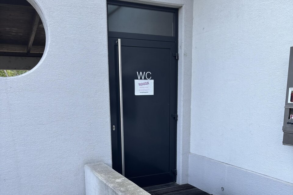 Öffentliches WC beim Friedhof Wies - Impression #1 | © Marktgemeinde Wies
