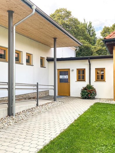 Öffentliche Toilette beim Pfarr-Gemeinde-Haus | © TVB Bad Waltersdorf | Lisa Polster | © TVB Bad Waltersdorf