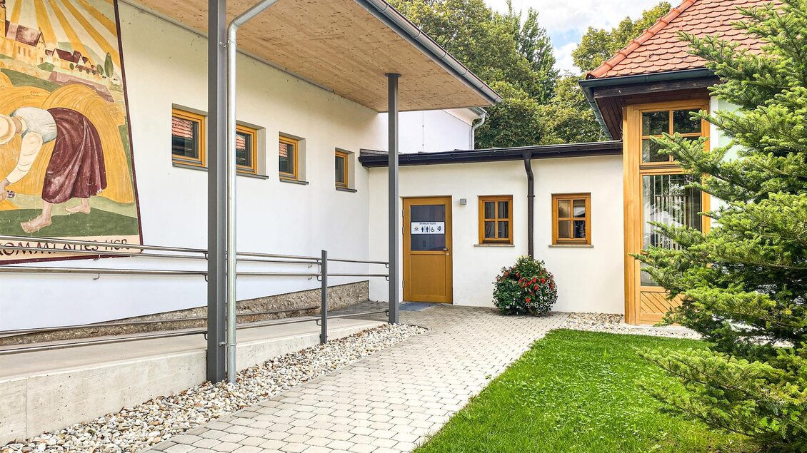 Öffentliche Toilette beim Pfarr-Gemeinde-Haus | © TVB Bad Waltersdorf