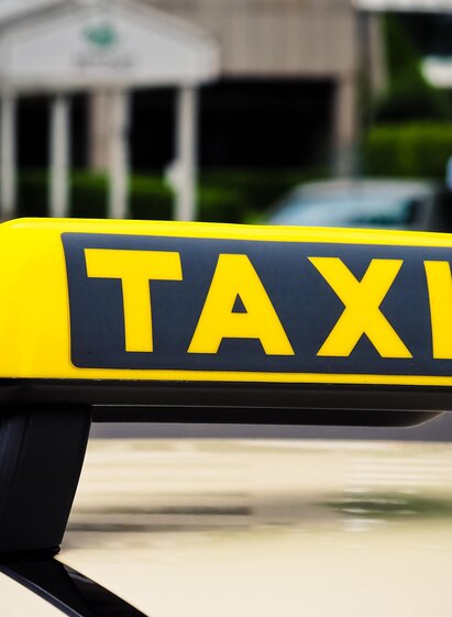 Taxi Zierler_Taxi Sign_Eastern Styria | © Pixabay