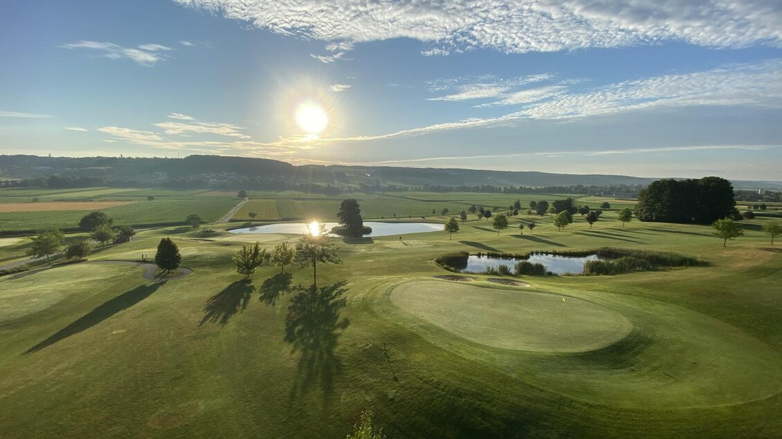 Flug über Golfplatz | © Kindermann-Schön