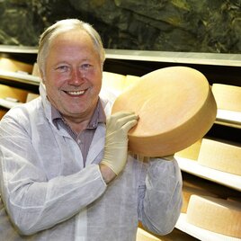 Almenland Stollenkäse_Franz Möstl_Oststeiermark | © Almenland Stollenkäse