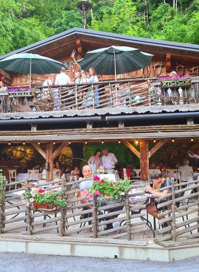 Terrace and guest garden  | © Almhütte