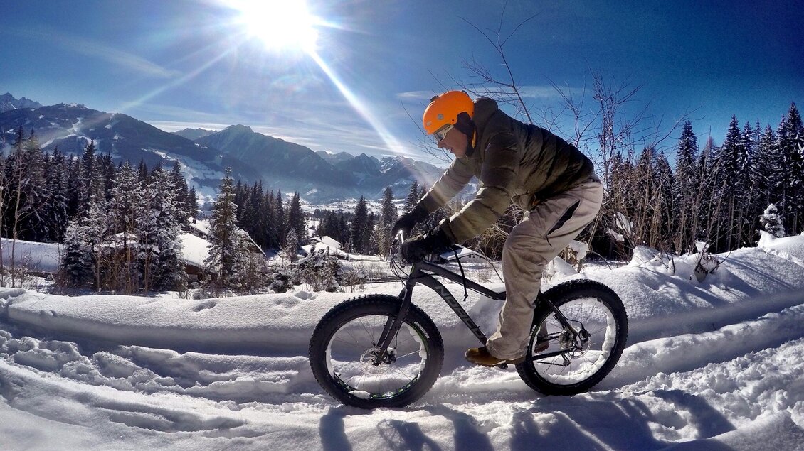 Fatbiken in verschneiter Landschaft. | © Alpine Fatbike