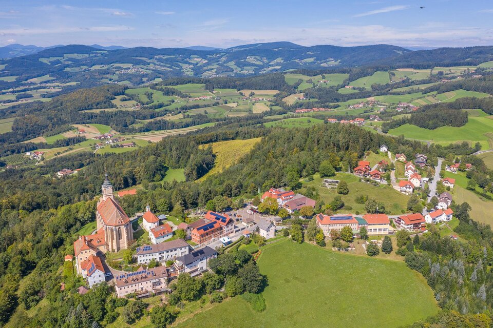 Aussichtspunkt Wallfahrtskirche Pöllauberg - Impression #1 | © Helmut Schweighofer