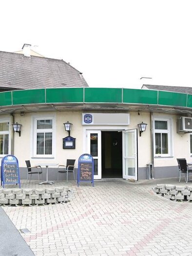 Außenansicht der B & B Pizzeria und Imbiss mit Gastgarten in Bärnbach in der Steiermark. | © keine Kenntnis