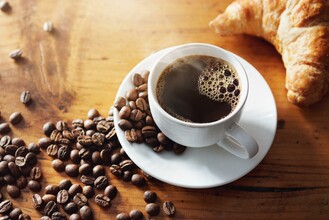 Kaffee & Croissant | © AdobeStock_270222935_Cafehaus