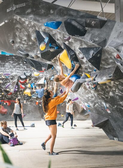 Bouldern im BLOC HOUSE Graz – Indoor-Kletterspaß