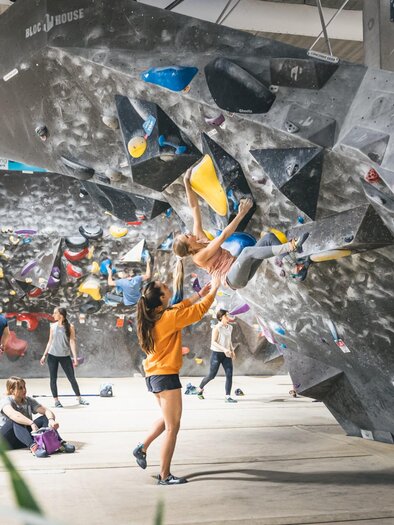 Bouldern im BLOC HOUSE Graz – Indoor-Kletterspaß