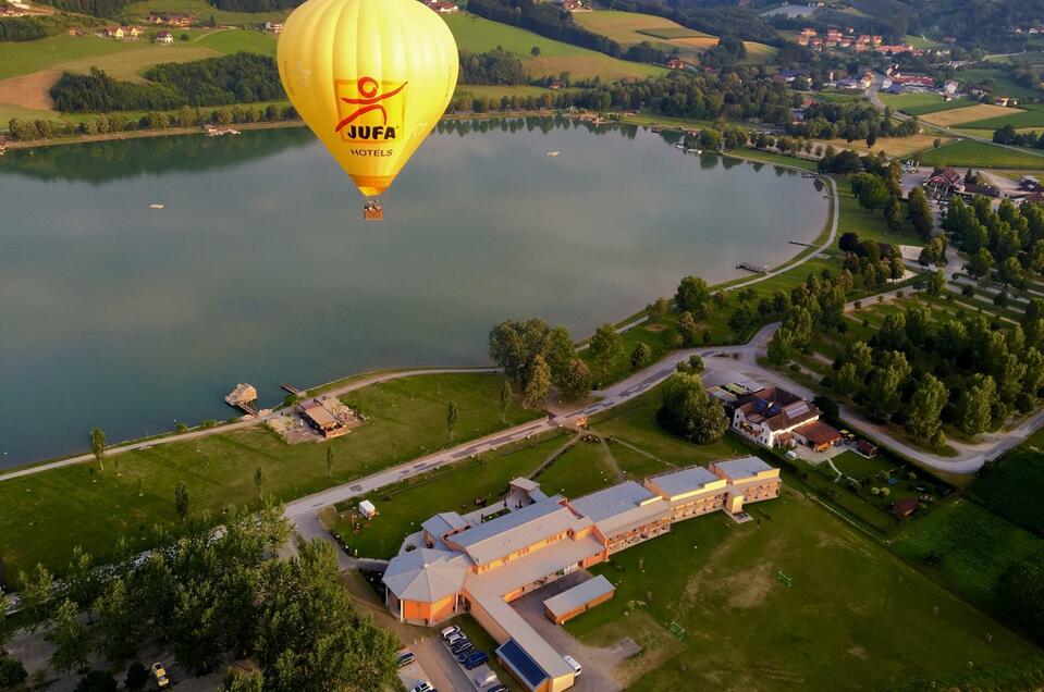 Balloon tying at the JUFA Hotel at Lake Stubenberg - Impression #1 | © Hotel JUFA Stubenbergsee