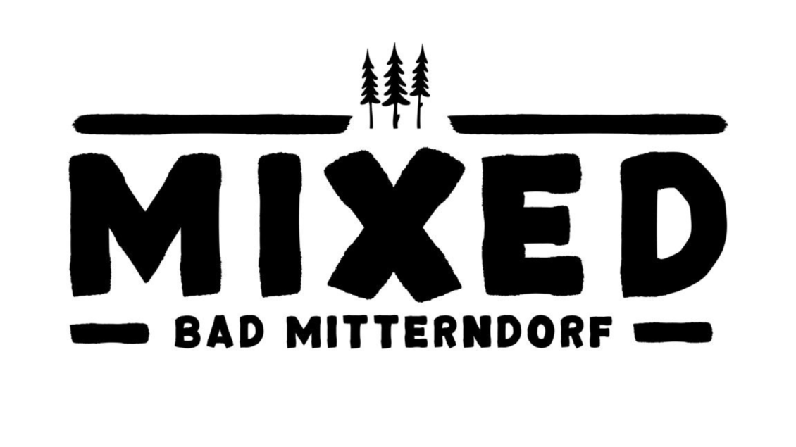 Das Logo der MiXed Bar in der Tennishalle in Bad Mitterndorf mit dem Text "MIXED" und "BAD MITTERNDORF". Darüber sind stilisierte Bäume dargestellt. | © Bar Mixed