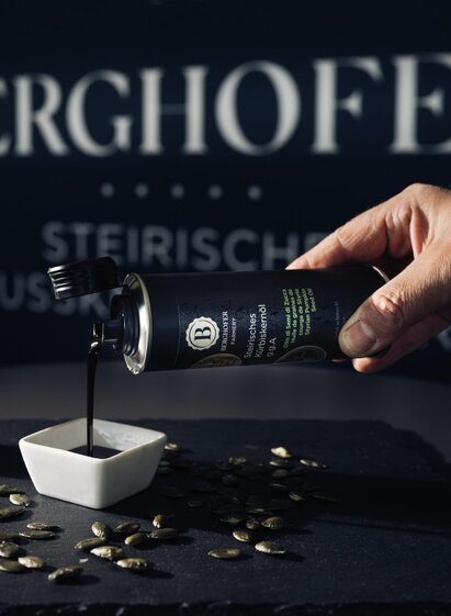 Steirisches Kürbiskernöl von Berghofer Farmery | © Bernd Grosseck
