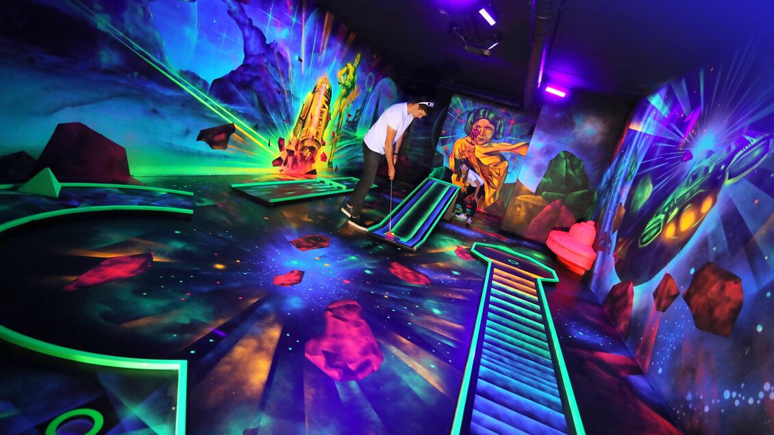 Black Light Minigolf Indoor - Impressionen #2.1