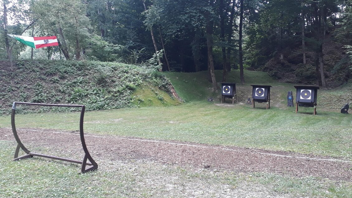 nschießplatz der Bogenschützen Obervoitsberg mit mehreren Zielscheiben am Waldrand | © Bogenschützen Obervoitsberg-Artner