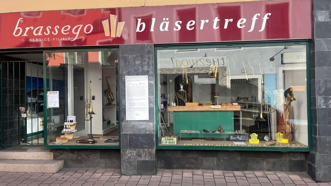 <p>Der Bläsertreff "Brassego" ist ein Musikgeschäft mit verschiedenen Blechblasinstrumenten. Es können Instrumente repariert, gewartet oder gekauft werden.</p> | © TVB Ausseerland- Salzkammergut_Nathalie Schröttenhamer