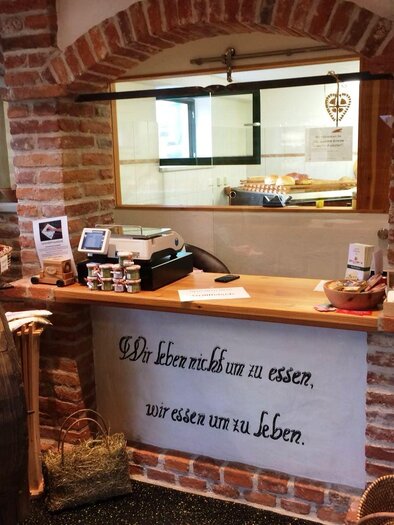 Briggler's farm shop sales counter | © Josefa Hammer