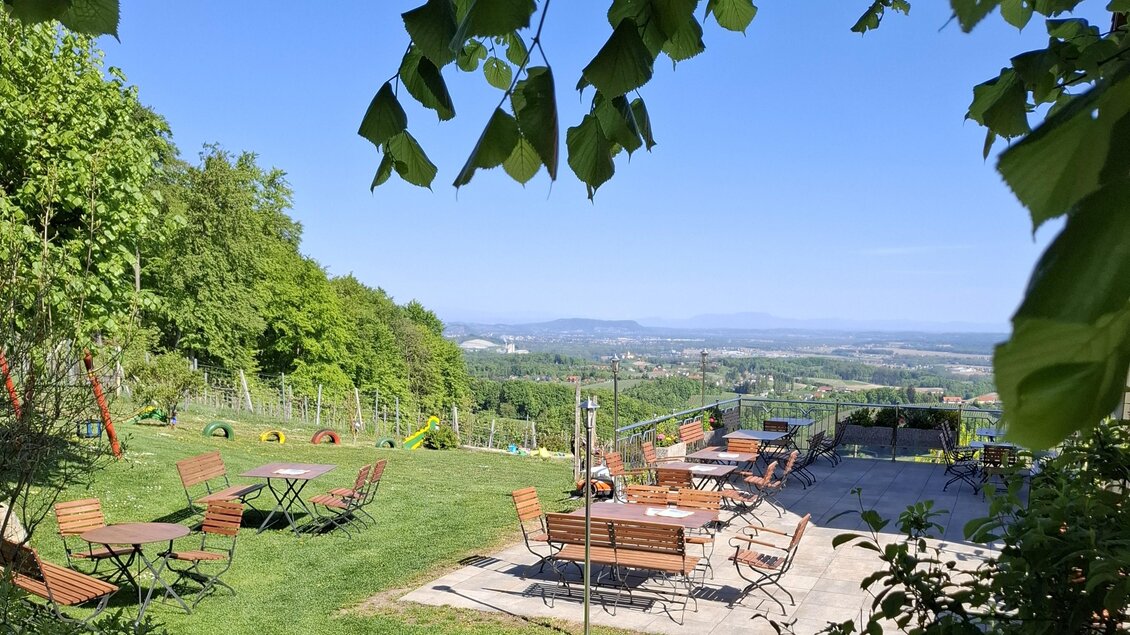 Gastgarten mit Aussicht | © Weingut Gallunder