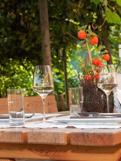 gedeckter Tisch im Garten | © Buschenschank Huber | Familie Huber | © Buschenschank Huber