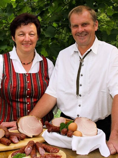 Familie Matzhold mit ihren Spezialitäten | © Matzhold | © Matzhold