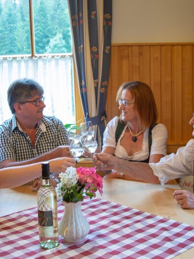 Buschenschank Ruadl Gastgeber | © Jugrafie