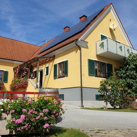 Ziagl´s Laube_Hausansicht_Oststeiermark | © Buschenschank Ziagls Laube