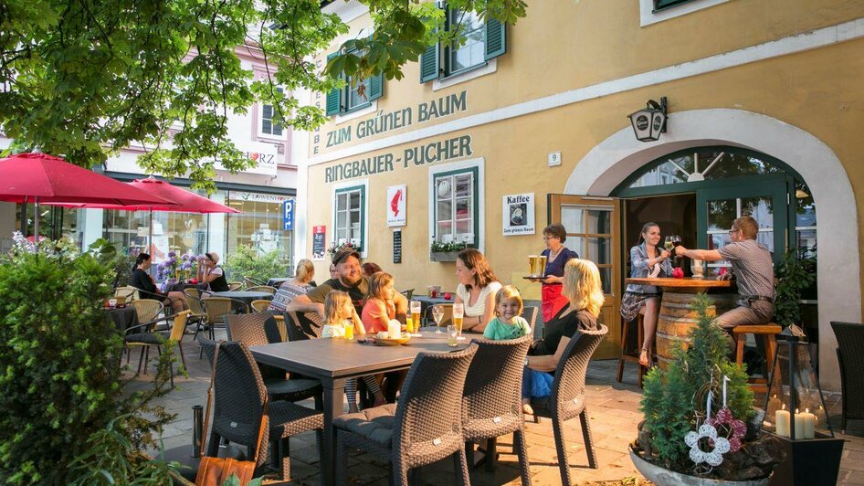 Zum grünen Baum_Gastgarten_Oststeiermark | © Café Zum grünen Baum