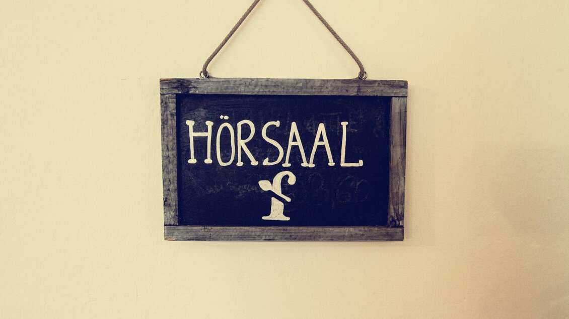 Cafe Fotter - Hörsaal-Schild | © Cafe Fotter
