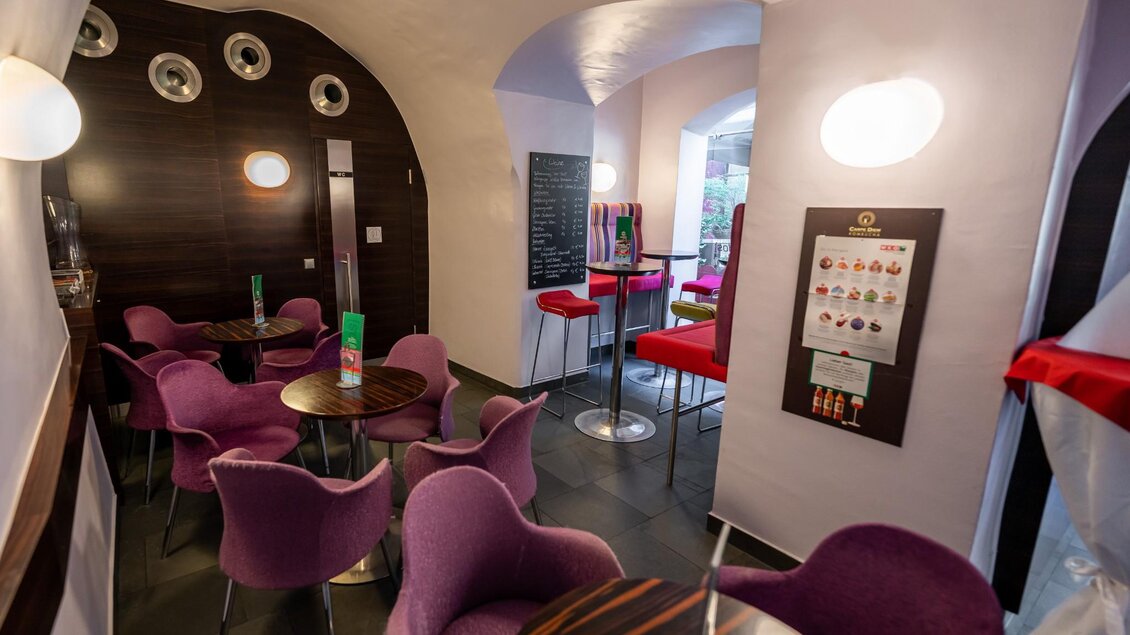 Café Zeitlos - Modernes Café mit stilvollen Sitzbe | © Café Zeitlos