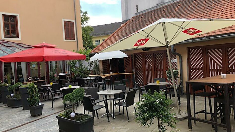 Café Weberhaus_Courtyard_Eastern Styria