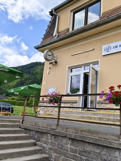 Cafe am Bahnhof - Zugang | © SV Hinterberg