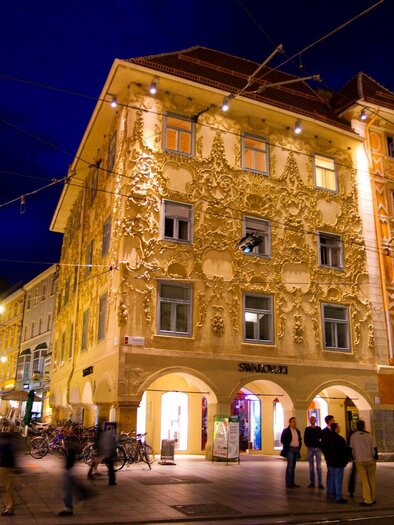 Luegghaus bei Nacht in der Grazer Altstadt | © Graz Tourismus-Werner Krug