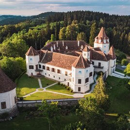 Schloss Kornberg von oben | © Thermen- & Vulkanland