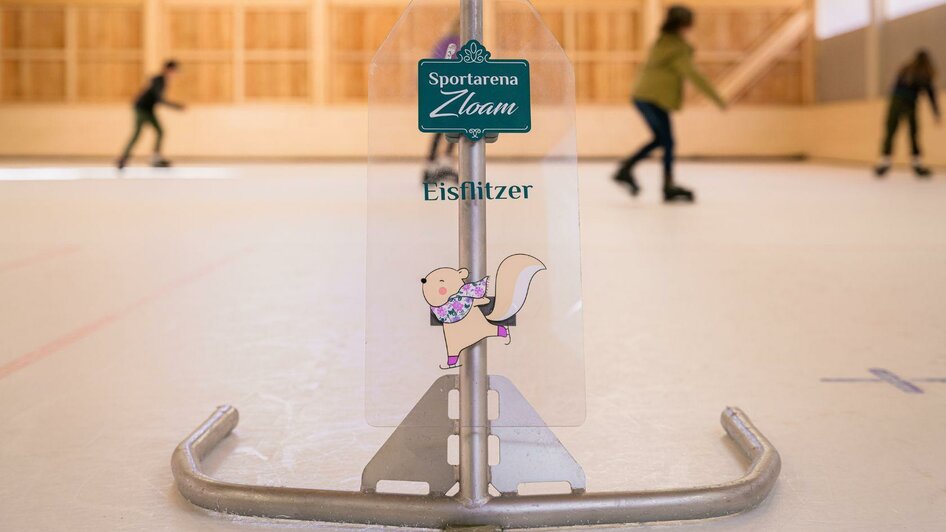 Eishalle Sportarena Zloam | © Karl Steinegger