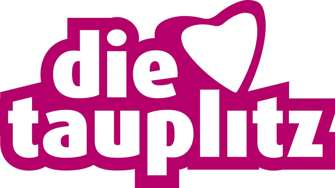 Ein Logo in Pink mit dem Text "die tauplitz" und einem Herzsymbol. Es vermittelt eine freundliche und einladende Stimmung. | © Die Tauplitz