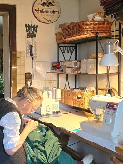 Altaussee, Schneiderin, Karin Lipburger, Dirndl in | © Stephanie Bor