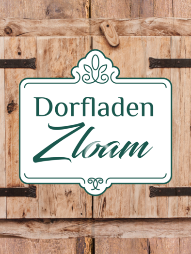 A rustic sign of a village shop made of wood. The name "Dorfladen Zloam" is presented in elegant lettering. | © Narzissendorf Zloam, www.zloam.at