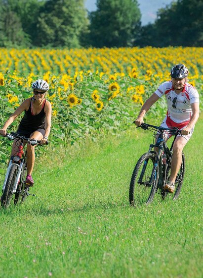 E-Bike Box Retter_Radfahren Pärchen_Oststeiermark | © Barbara Mang