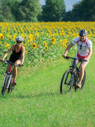 E-Bike Box Retter_Radfahren Pärchen_Oststeiermark | © Barbara Mang