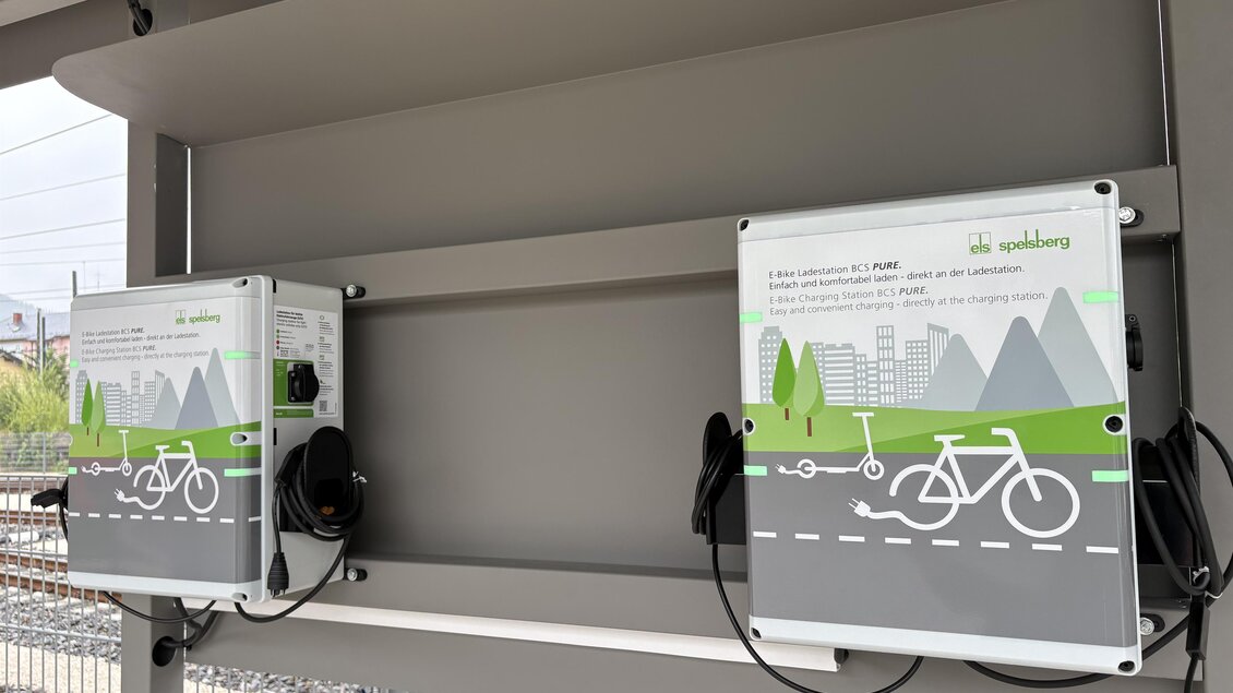 4 Ladepunkte für E-Bikes am Bahnhof. | © TV Hochsteiermark