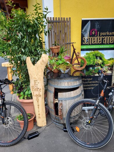 E-Bike Ladestation | © Weingut Schneiderannerl | Weingut Schneiderannerl | © Weingut Schneiderannerl
